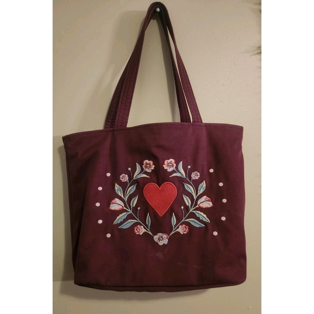 Ladies Vera Bradley Vera Tote Imperial Hearts‎ Red Burgundy Embroidered Floral